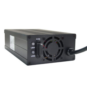 Bleiakku Ladegerät BL 24-10 von Q-Batteries mit XLR-Stecker