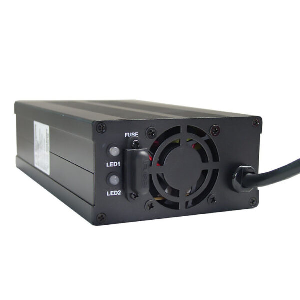Bleiakku Ladegerät BL 24-10 von Q-Batteries mit XLR-Stecker