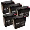 Fünf schwarze Akkus des Typs Landport EVX 12V 25Ah stehen nebeneinander. Jeder Akku hat eine quaderförmige Bauform mit abgerundeten Kanten und trägt vorn das weiße LP-Logo sowie die Modellbezeichnung 'EVX12-25'. Auf der Oberseite befinden sich zwei unterschiedlich farbige Anschlussklemmen, eine rot und eine schwarz. Die Gehäuseoberfläche ist matt, die Beschriftung auf der Vorderseite enthält technische Angaben und Symbole.